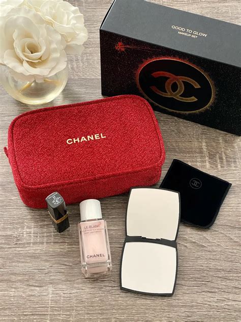 chanel beauty set with pouch